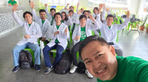 Cachimbos de Medicina Humana junto a Papá Biología en SAVIA Academia sede Independencia Periodo 2026-I.