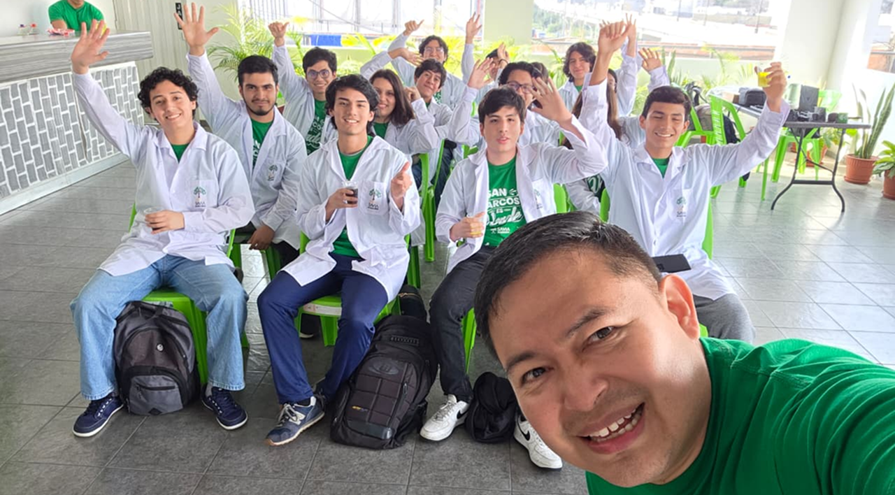 Cachimbos de Medicina Humana junto a Papá Biología en SAVIA Academia sede Independencia Periodo 2026-I.